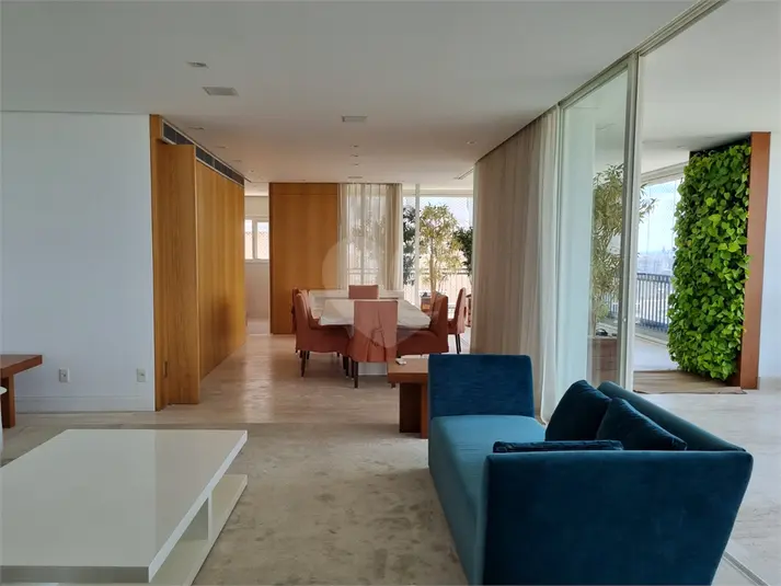 Apartamento com 4 quartos para alugar em Moema – SP