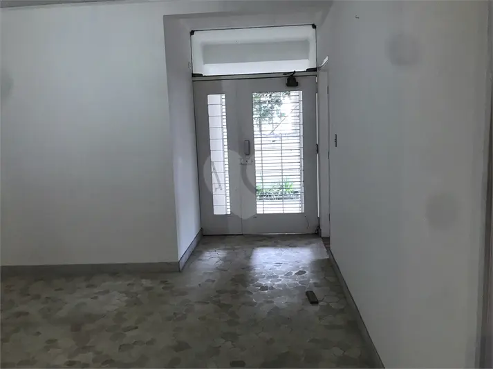 Salão Comercial à venda em Cerqueira Cesar – SP