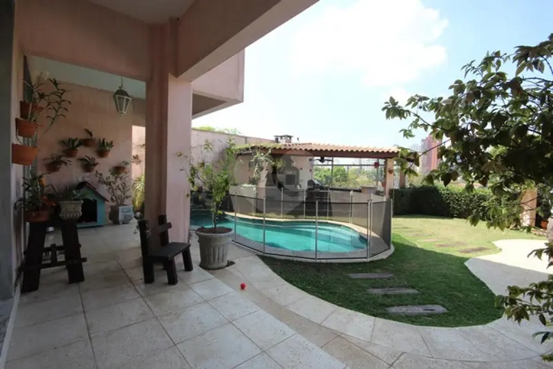 Sobrado com 4 quartos à venda em Pacaembú – SP
