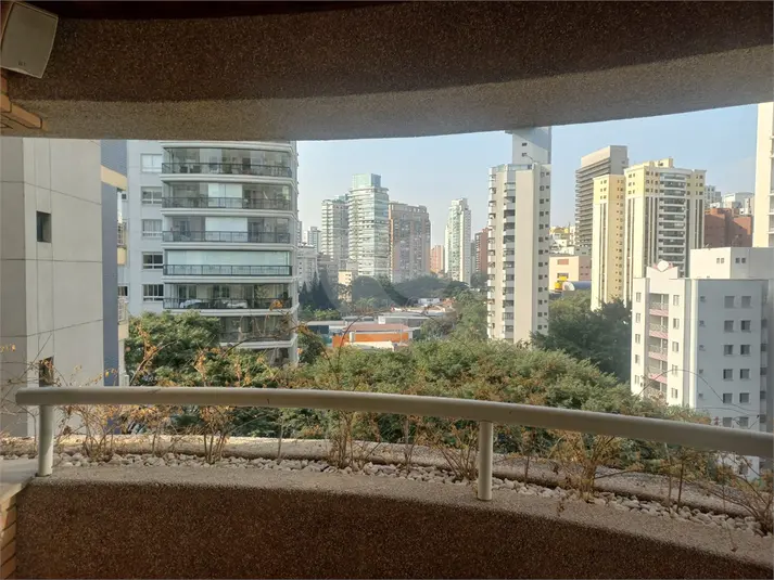 Apartamento com 4 quartos à venda em Moema – SP