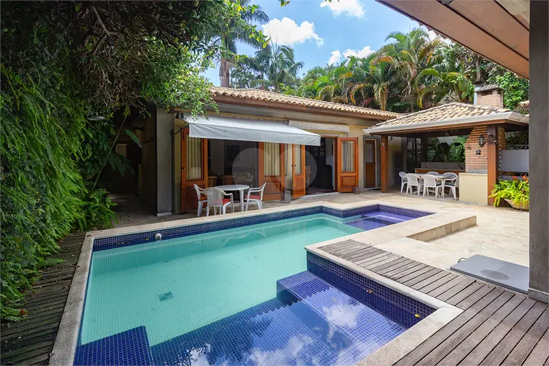 Casa térrea com 3 quartos à venda em Alto de Pinheiros – SP