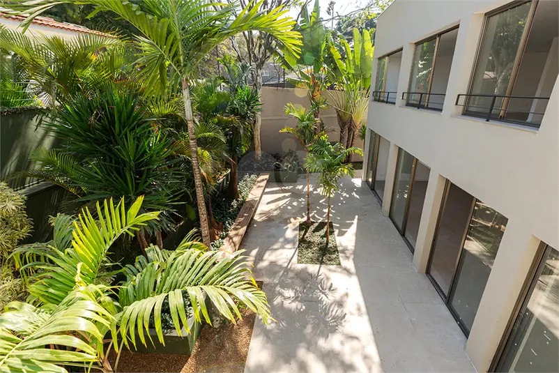 Prédio inteiro à venda em Alto de Pinheiros – SP