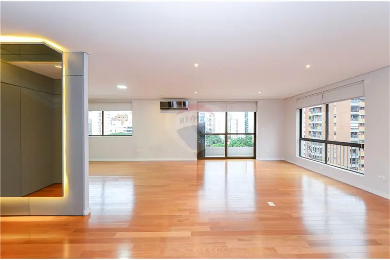 Apartamento com 3 quartos à venda em Moema – SP