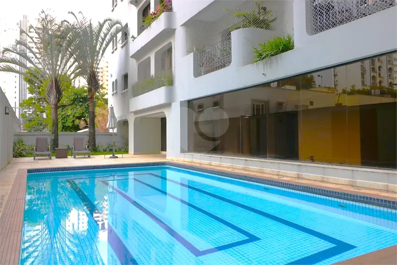Apartamento com 4 quartos para alugar em Moema – SP