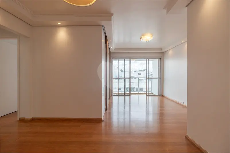 Apartamento com 3 quartos para alugar em Cerqueira Cesar – SP