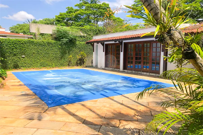 Sobrado com 4 quartos à venda em Alto de Pinheiros – SP