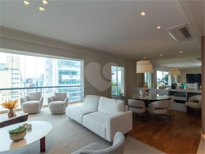 Apartamento com 4 quartos à venda em Moema – SP