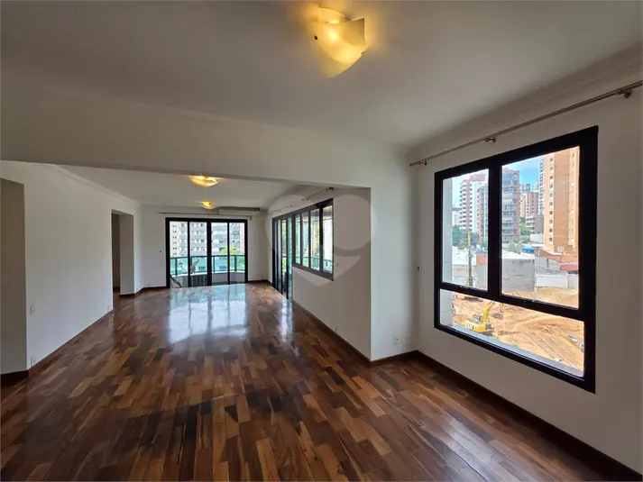 Apartamento com 3 quartos à venda em Moema – SP