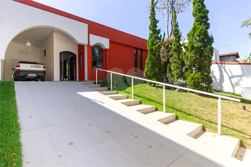 Casa térrea com 4 quartos à venda em Alto de Pinheiros – SP