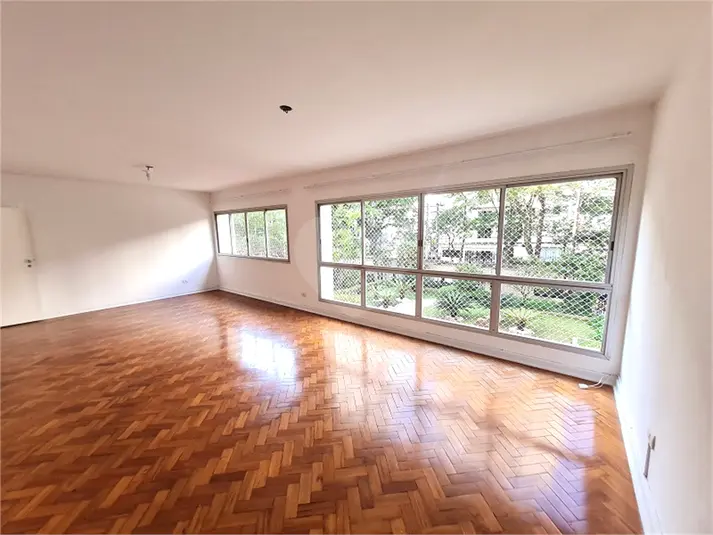 Apartamento com 3 quartos para alugar em Campo Belo – SP