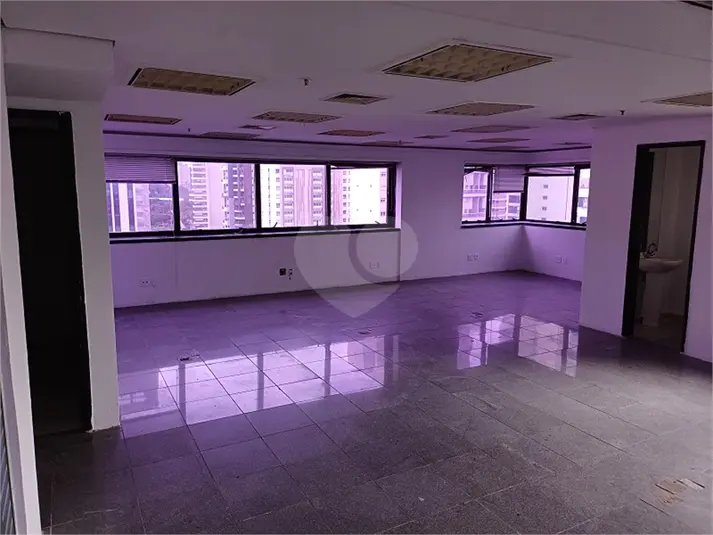Salas à venda ou para alugar em Moema – SP