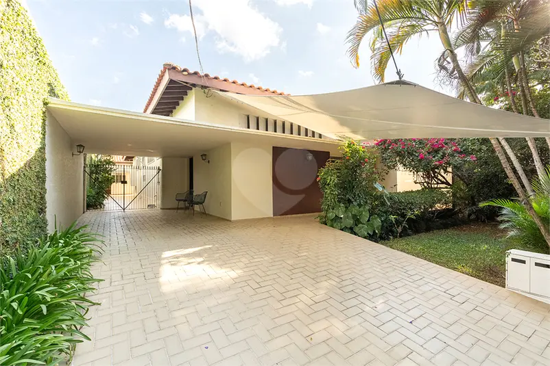 Casa térrea com 3 quartos à venda em Alto de Pinheiros – SP