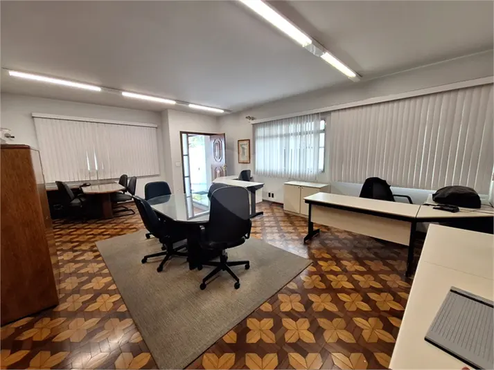 Casa térrea com 4 quartos à venda ou para alugar em Vila Romana – SP