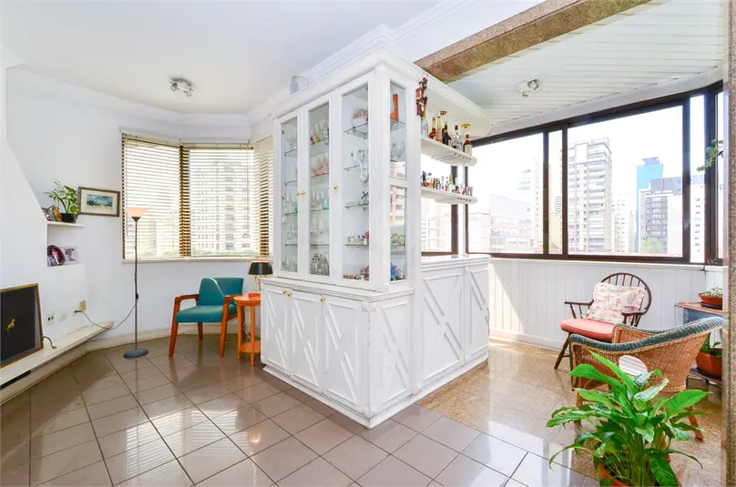 Apartamento com 4 quartos à venda em Moema – SP