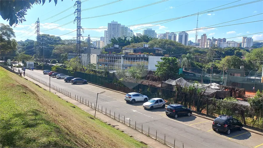 Terreno com 3 quartos à venda em Alto de Pinheiros – SP