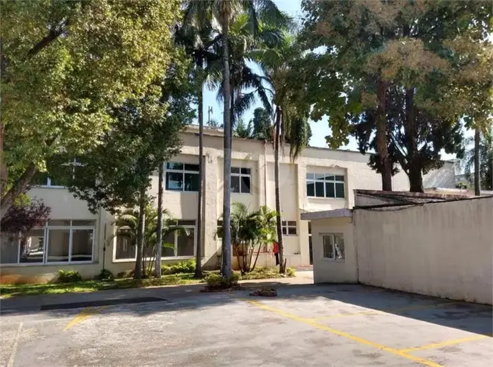 Prédio inteiro à venda ou para alugar em Moema – SP
