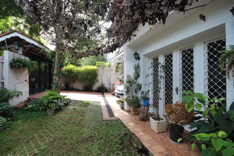 Casa com 4 quartos à venda em Pacaembú – SP