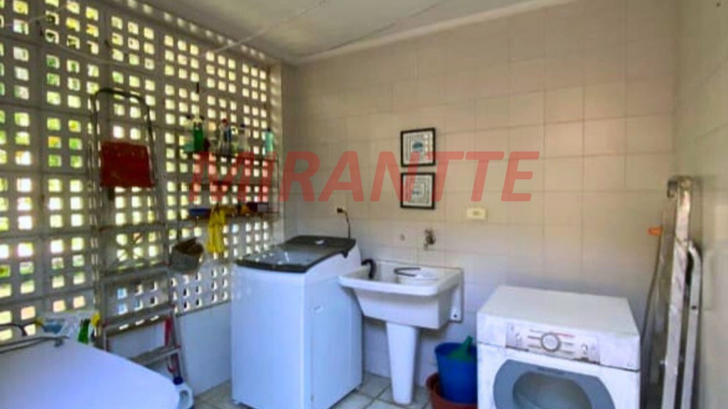 Sobrado de 288m² com 4 quartos em Jardim Ibiratiba