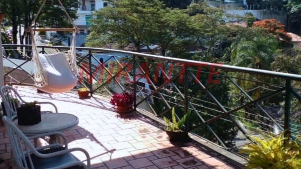 Sobrado de 288m² com 4 quartos em Jardim Ibiratiba
