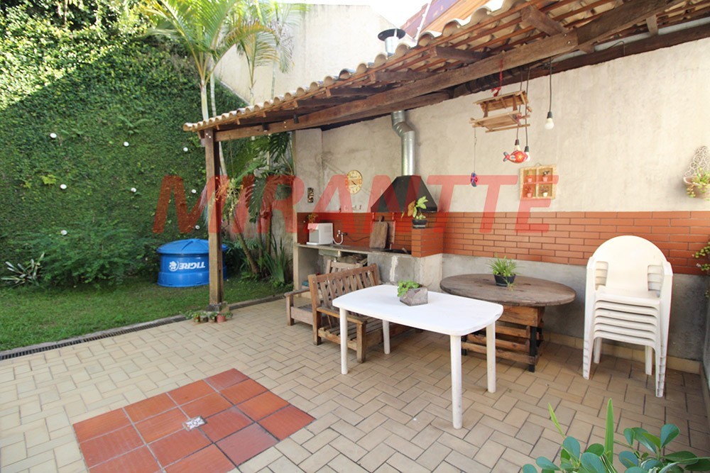 Sobrado de 288m² com 4 quartos em Jardim Ibiratiba