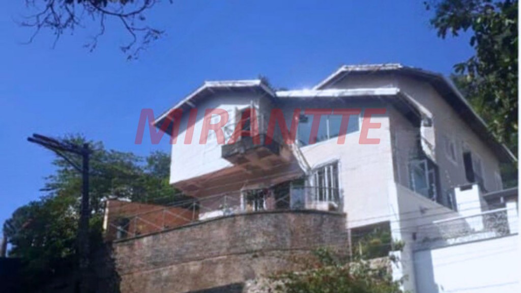 Sobrado de 288m² com 4 quartos em Jardim Ibiratiba