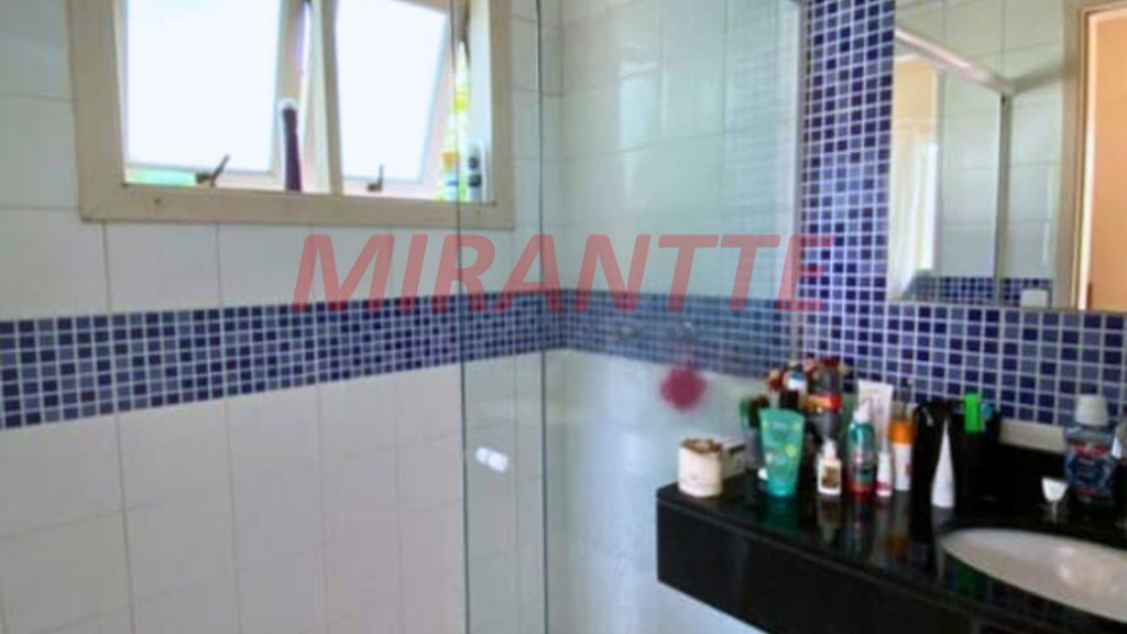 Sobrado de 288m² com 4 quartos em Jardim Ibiratiba