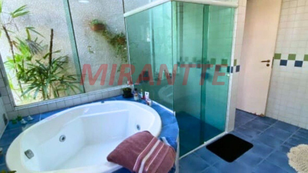Sobrado de 288m² com 4 quartos em Jardim Ibiratiba