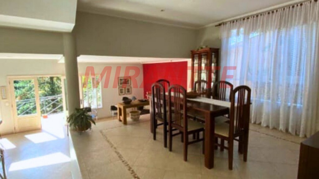 Sobrado de 288m² com 4 quartos em Jardim Ibiratiba