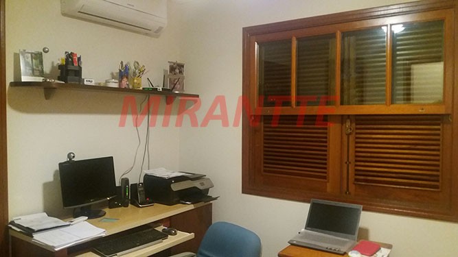 Cond. fechado de 218m² com 3 quartos em Jardim França