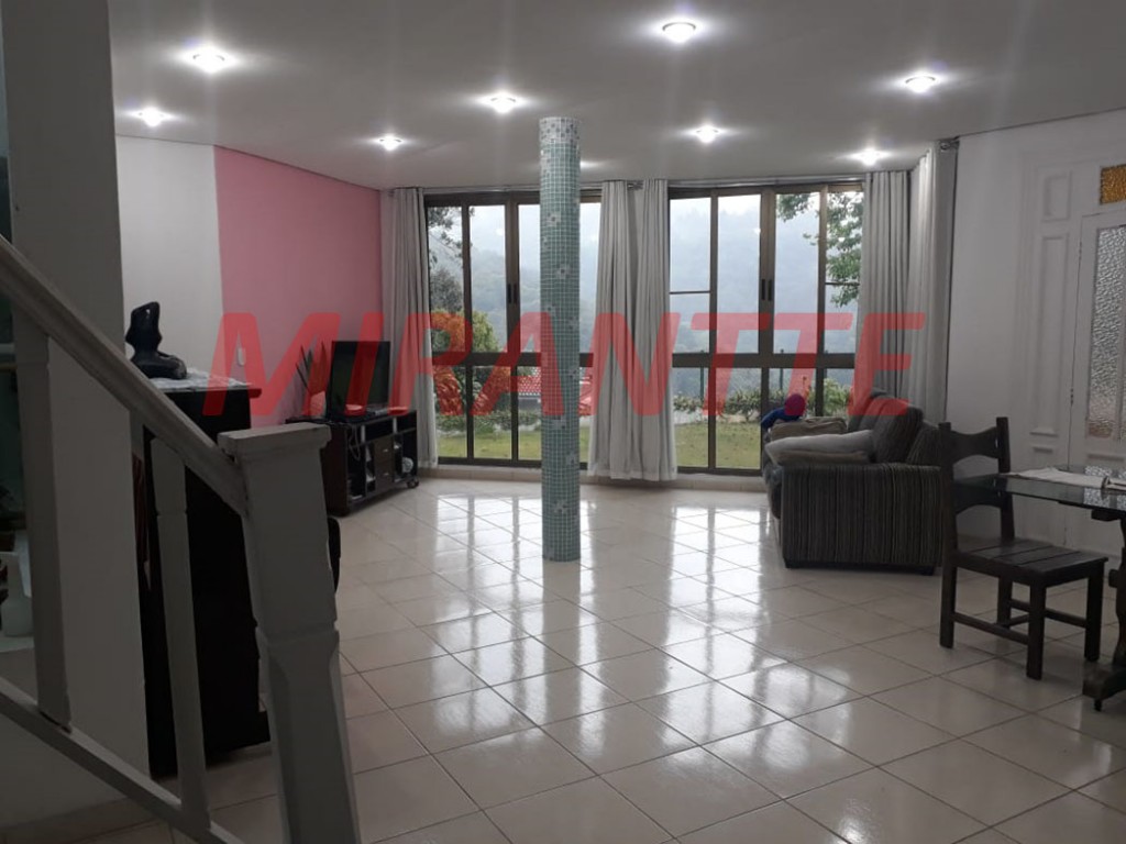 Sobrado de 400m² com 3 quartos em Serra da Cantareira