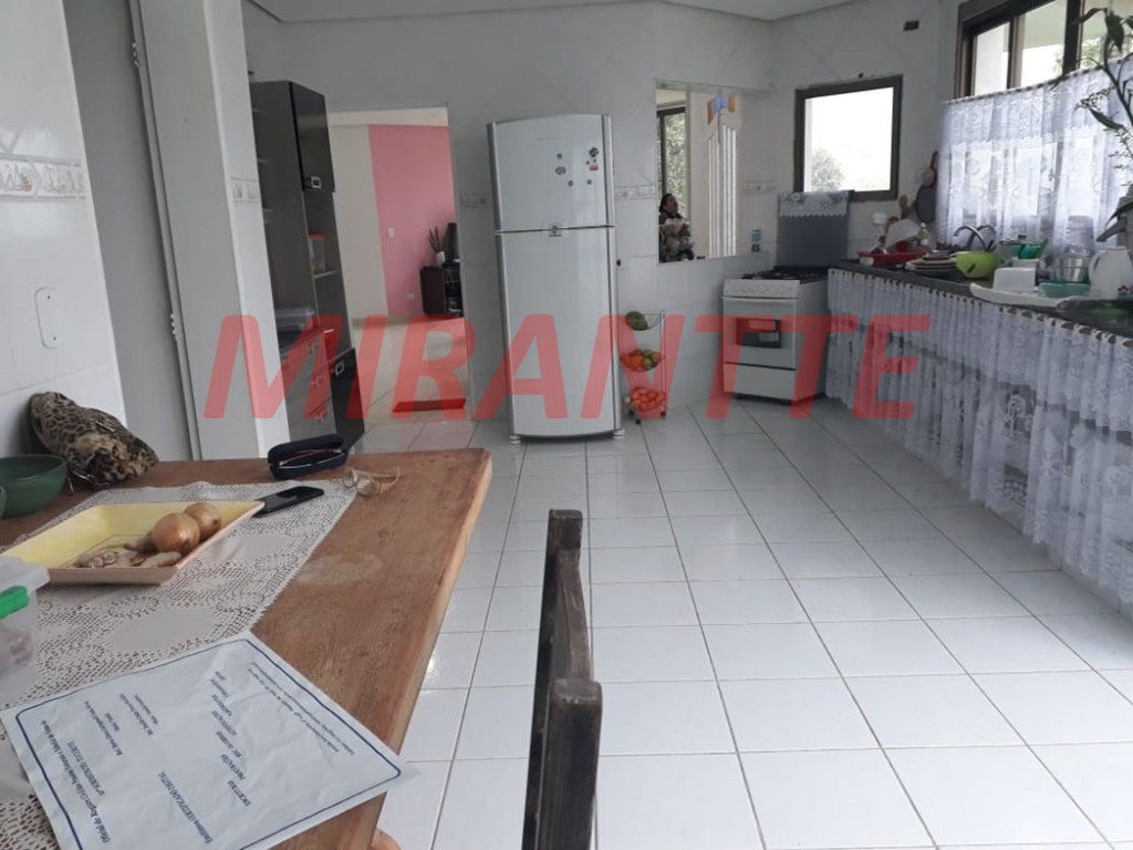 Sobrado de 400m² com 3 quartos em Serra da Cantareira