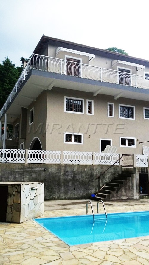Sobrado de 480m² com 5 quartos em Serra da Cantareira