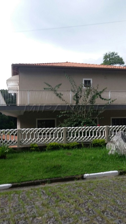 Sobrado de 480m² com 5 quartos em Serra da Cantareira