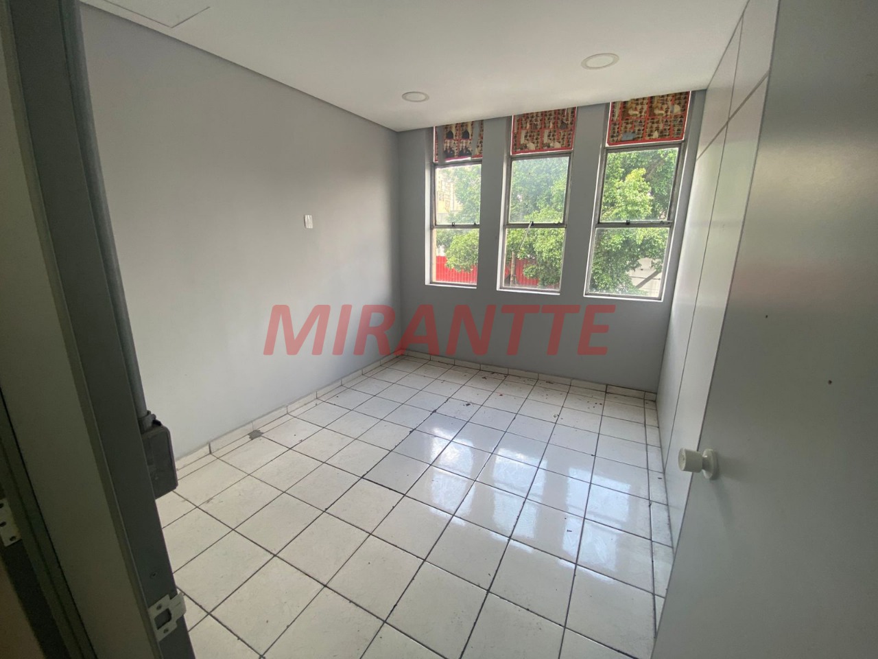 Comercial de 438m² em Santana