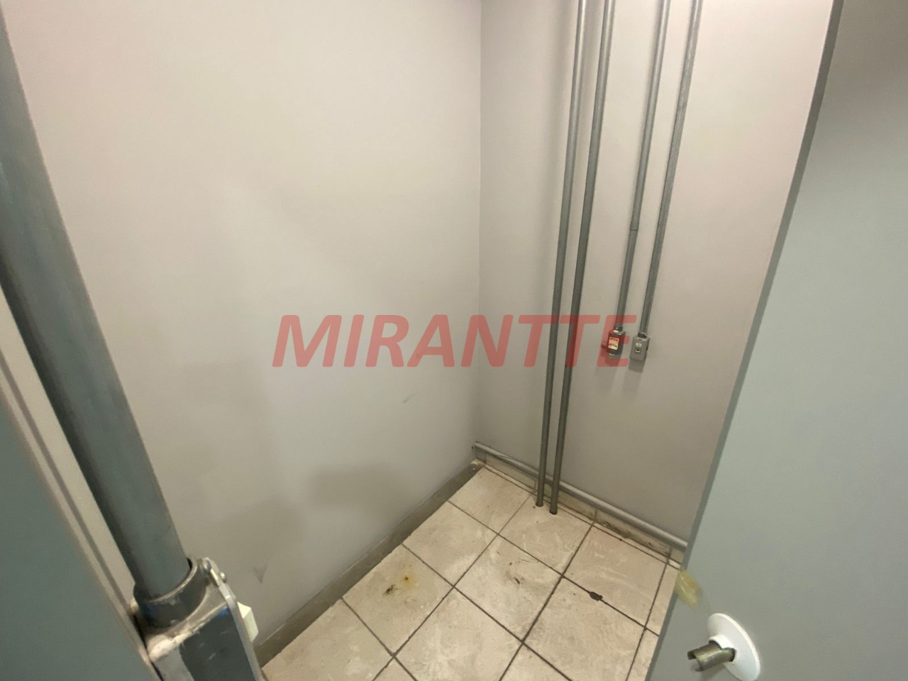 Comercial de 438m² em Santana