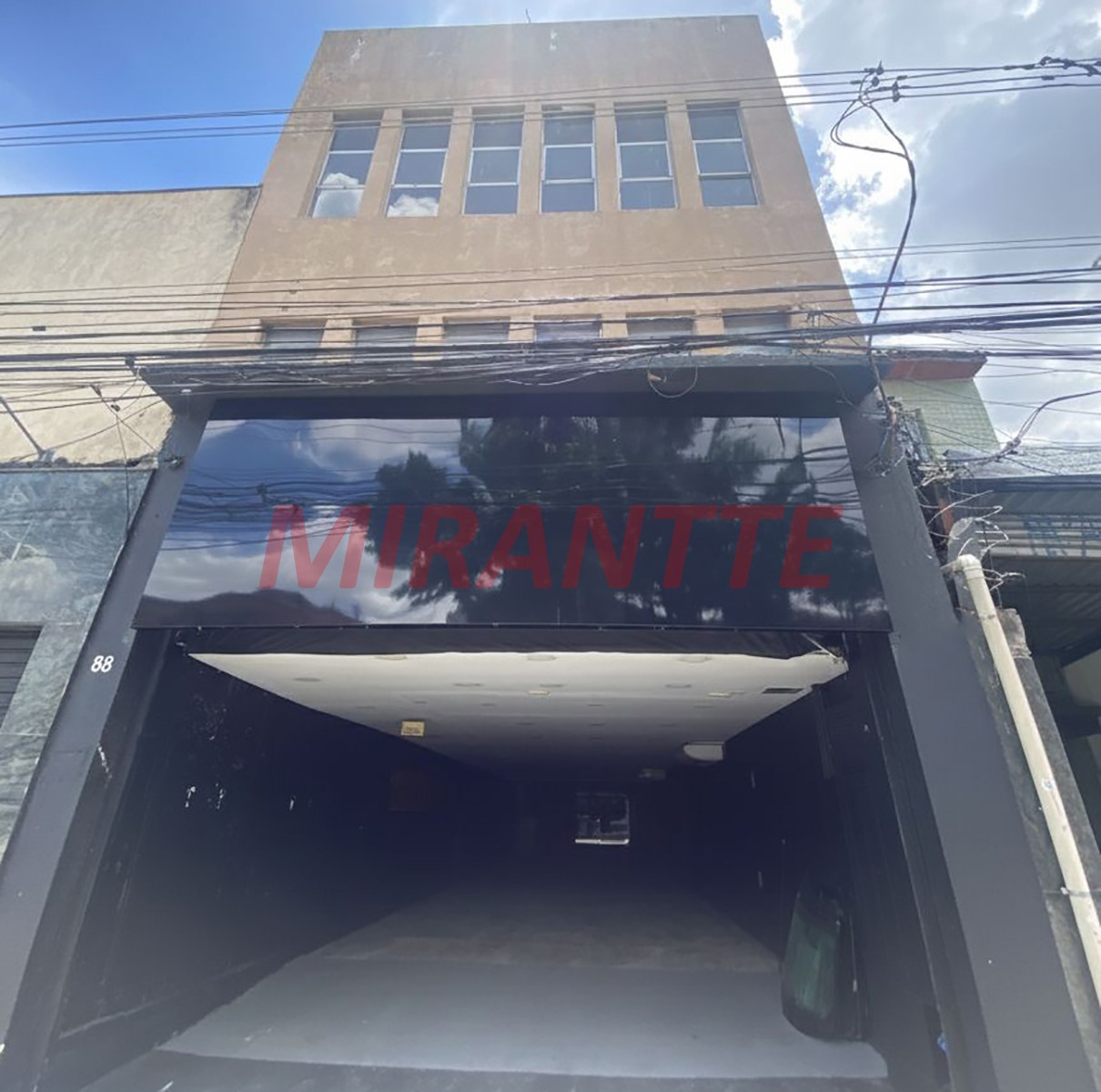 Comercial de 438m² em Santana