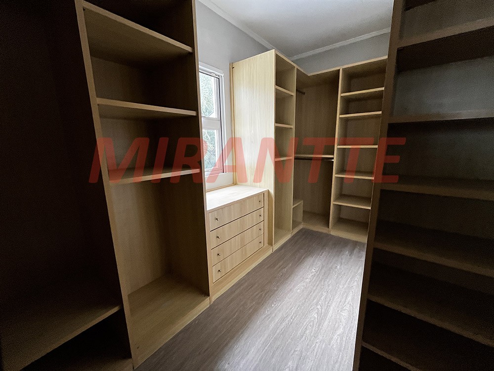 Sobrado de 1040m² com 4 quartos em Jardim Ibiratiba