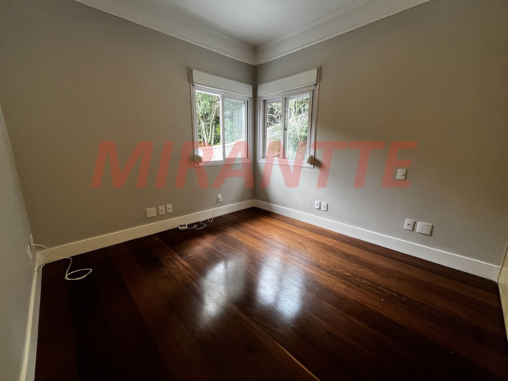 Sobrado de 1040m² com 4 quartos em Jardim Ibiratiba