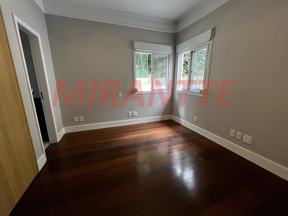 Sobrado de 1040m² com 4 quartos em Jardim Ibiratiba