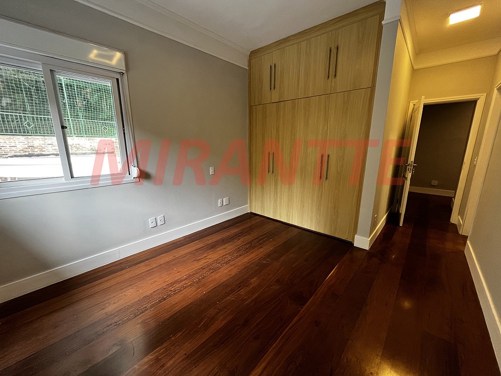 Sobrado de 1040m² com 4 quartos em Jardim Ibiratiba