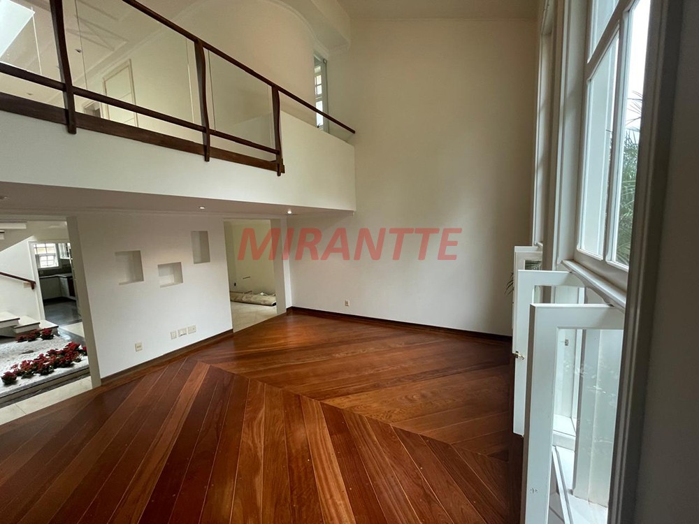 Cond. fechado de 500m² com 4 quartos em Água Fria