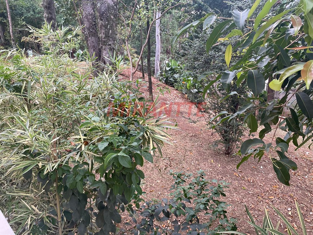 Cond. fechado de 500m² com 4 quartos em Água Fria