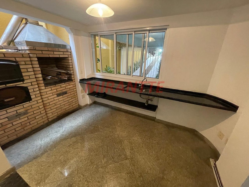 Cond. fechado de 500m² com 4 quartos em Água Fria