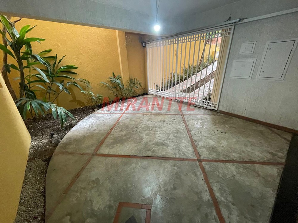 Cond. fechado de 500m² com 4 quartos em Água Fria