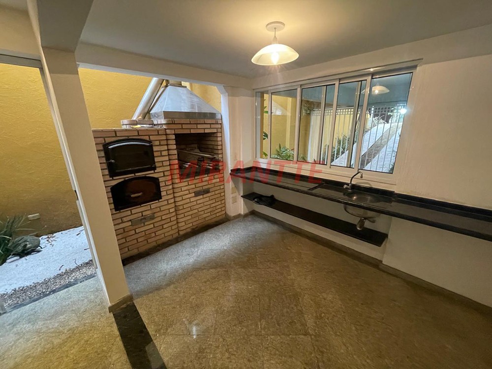 Cond. fechado de 500m² com 4 quartos em Água Fria