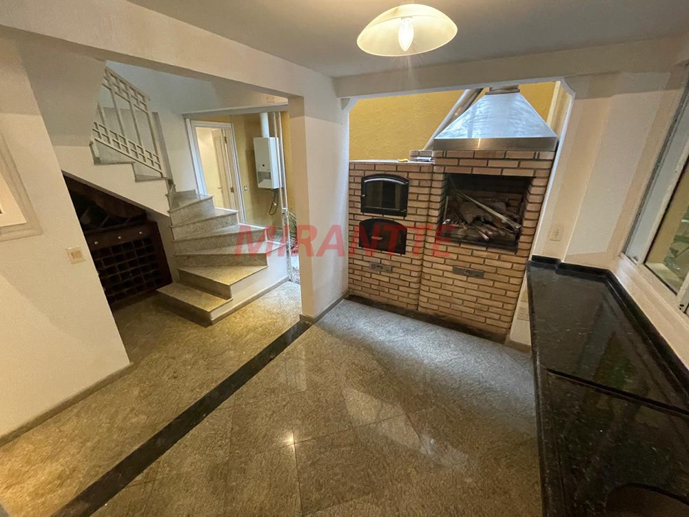 Cond. fechado de 500m² com 4 quartos em Água Fria