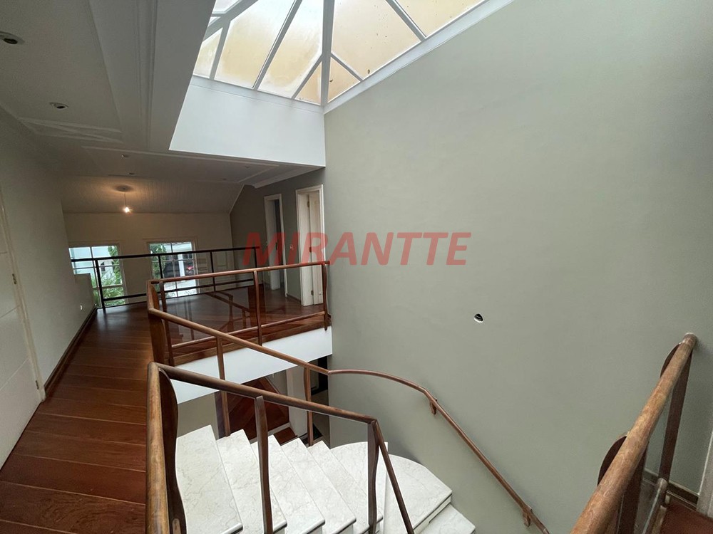 Cond. fechado de 500m² com 4 quartos em Água Fria