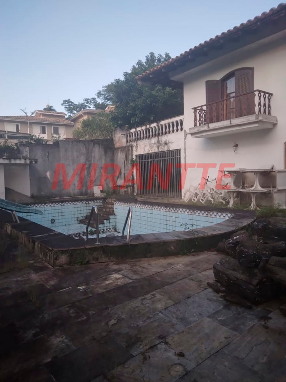 Sobrado de 500m² com 5 quartos em Jardim Bibi