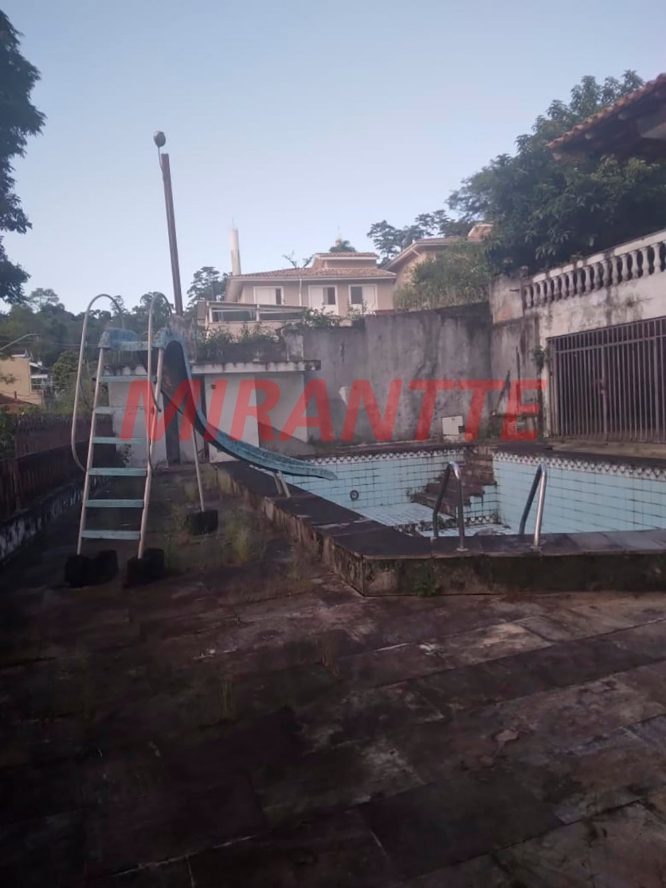 Sobrado de 500m² com 5 quartos em Jardim Bibi