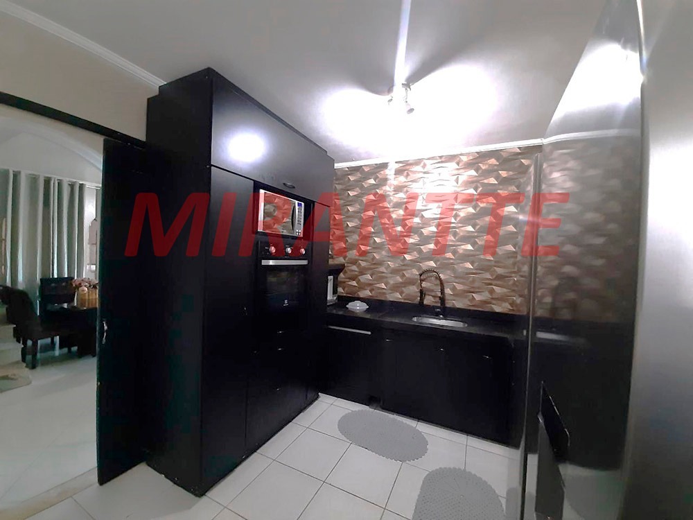 Sobrado de 259m² com 4 quartos em Jardim Guapíra